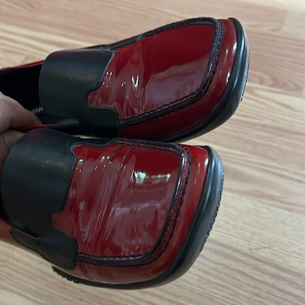 SESTO MEUCCI PATENT LEATHER LOAFERS RED BLACK SIZE 7.5M MADE IN ITALY